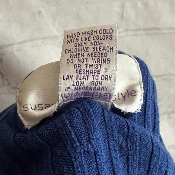 Susan Graver Women’s Blue Button Up Sweater Cardigan, Medium, Pre-owned - Picture 5 of 5